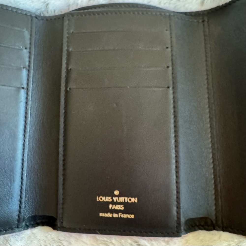 Louis Vuitton Capucines Compact Wallet - Black with Ballerina Pink Edging P0303 - Picture 9 of 17